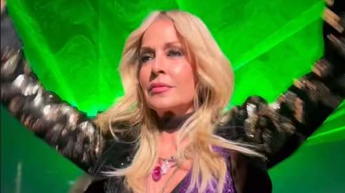 Άννα Βίσση: Ο χορός με την Kim Cattrall κάτω από τον ήλιο