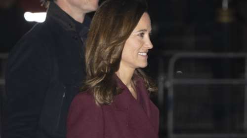 Η Πίπα Μίντλετον με κιπούρ δαντέλα στο κόκκινο χαλί: Το ρομαντικό φόρεμα και τα αξεσουάρ που δεν θα επέλεγε η Κέιτ