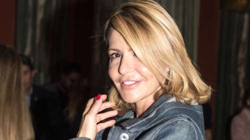 Τζένη Μπαλατσινού: Κομψή με skinny τζιν, φούτερ και τους δύο γιους της στην Αθήνα