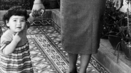 Γιορτή της μητέρας: Μαντέψτε ποια είναι αυτή η μικρούλα στη φωτό