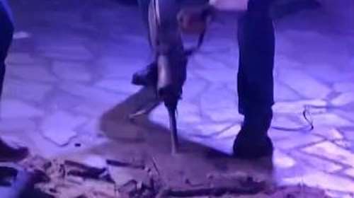 Κρήτη: &quot;Ηλία ρίχ&#39; το&quot; σε γλέντι γάμου - Έσπασαν με κομπρεσέρ τα πλακάκια [Βίντεο]