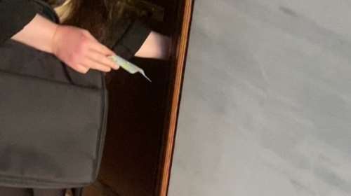 Πελάτισσα αρνήθηκε παραγγελία γιατί ο διανομέας δεν ήταν Έλληνας - Θύελλα αντιδράσεων στα social media [βίντεο]