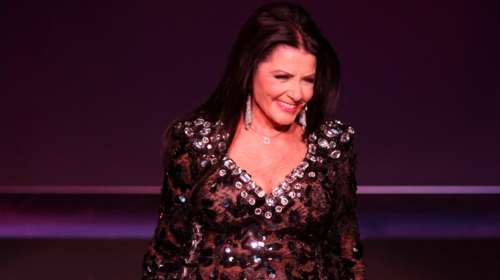 Σαν πριγκίπισσα: Η Ζωζώ Σαπουντζάκη ντυμένη νύφη στον δεύτερο γάμο της, το 1973 [εικόνα]