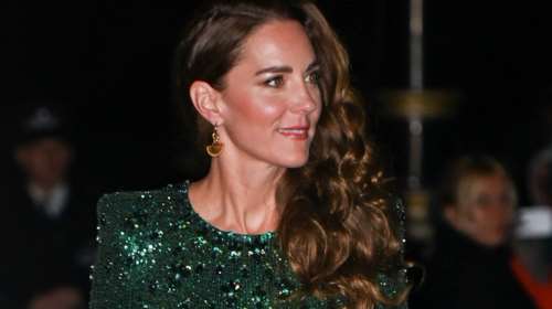Κέιτ Μίντλεντον: Το ασυνήθιστο glam look με σμαραγδί αστραφτερό φόρεμα