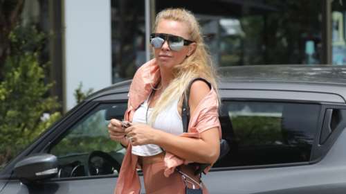 Γωγώ Μαστροκώστα: Με πρωινό αθλητικό λουκ στη Γλυφάδα - Το απίθανο κορμί της στα 50 της χρόνια [Εικόνα]