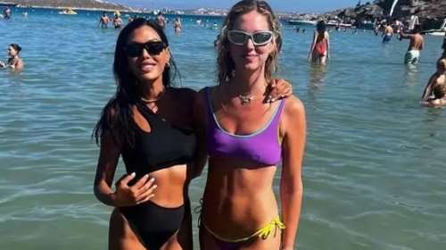 Ιωάννα Μπούκη: Συνάντηση με την Κιάρα Φεράνι σε παραλία της Πάρου για τη σύζυγο του Αντώνη Σρόιτερ