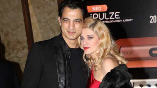 Τζένη Θεωνά: Η οσκαρική εμφάνιση σε βραδινή έξοδο - Απαστράπτουσα, με κατακόκκινο φόρεμα [εικόνες]