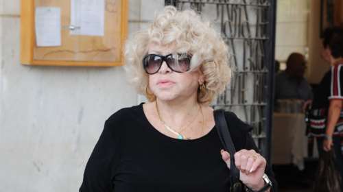 Καίτη Γκρέυ: Ο γιος της αμφισβητεί τη διαθήκη - &quot;Μάρτυρας ήταν η παραδουλεύτρα&quot;