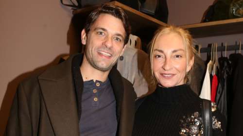 Ρούλα Ρέβη: Σπάνια εμφάνιση με την κομψή πεθερά της - Στο θέατρο να δουν τον Αποστόλη Τότσικα [εικόνες]