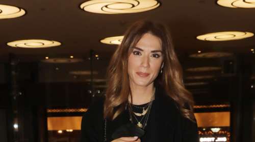 Βάσω Λασκαράκη: Βραδινή και γιορτινή total black εμφάνιση - Οι λεπτομέρειες στα κοσμήματα [εικόνες]