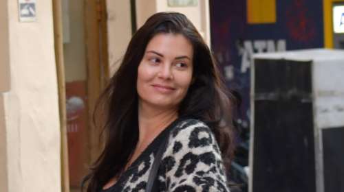 Μαρία Κορινθίου: Χωρίς ίχνος μακιγιάζ και με εντυπωσιακή animal print ζακέτα μαζί με την κόρη της Ισμήνη Αϊβάζη