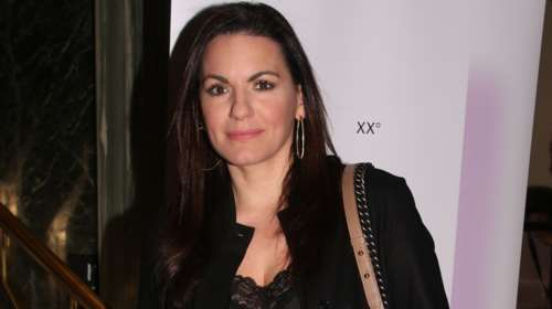 Όλγα Κεφαλογιάννη: Η διαφορετική casual εμφάνιση με γκρι bucket καπέλο [Εικόνες]