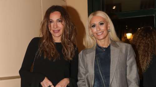 Δέσποινα Βανδή - Μαρία Μπακοδήμου: Η μία με μίνι &amp; over the knee μπότες και η άλλη με ντένιμ jumpsuit