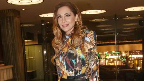 Δέσποινα Βανδή: Η stylish εμφάνιση με εφαρμοστό δερμάτινο παντελόνι και τη τσάντα της Βικτόρια Μπέκαμ