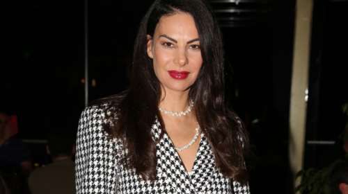 Εύη Βατίδου: Η κομψή εμφάνιση της 46χρονης με ταγιέρ pied de poule και hot γόβες