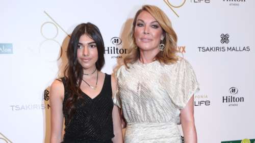 Τατιάνα Στεφανίδου: Η κόρη της την φωτογράφισε στο υπέροχο λευκό σαλόνι τους