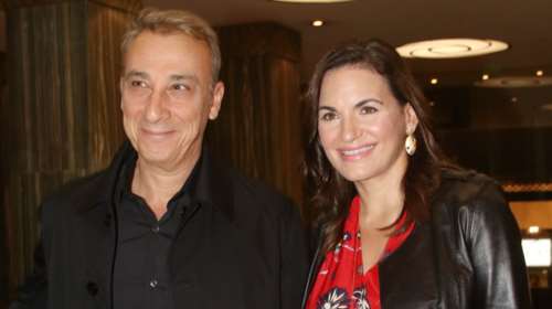 Όλγα Κεφαλογιάννη: Με κόκκινο φλοράλ φόρεμα στην πρώτη δημόσια εμφάνιση μετά τη γέννα