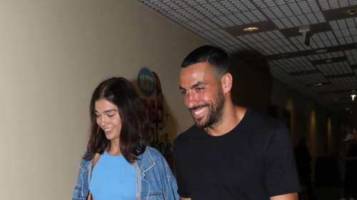 Μελίνα Νικολαΐδη: Με baby blue μίνι στενό φόρεμα σε εμφάνιση με τον σύντροφό της, Αλέξανδρο [εικόνες]