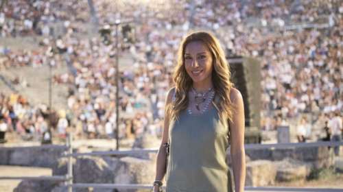 Στα... πατώματα η Δέσποινα Βανδή, φορώντας το μπικίνι της - Με την τέλεια συντροφιά [εικόνα]