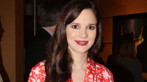 Ευγενία Δημητροπούλου: Το φλοράλ κιμονό και η λεπτομέρεια στο παντελόνι της που έδωσε έμφαση στις ψηλοτάκουνες γόβες της