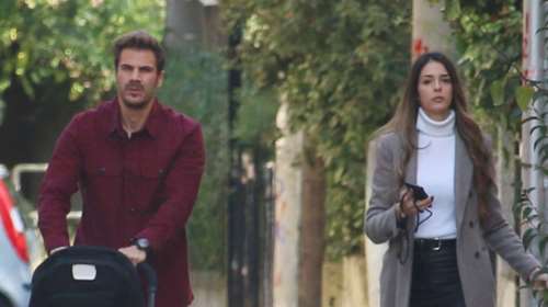 Άκης Πετρετζίκης: Το άνετο office look της συζύγου του Κωνσταντίνας με γκρεζ παλτό