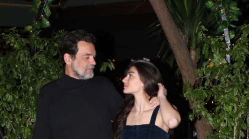 Βασιλική Μακρή: Η 25χρονη σύντροφος του Κωνσταντίνου Καζάκου με βελουτέ σούπερ μίνι σε έξοδο [εικόνες]