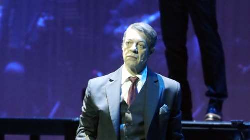 Η σύντροφος του Γιάννη Τσορτέκη στη θεατρική πρεμιέρα του