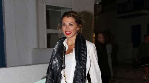 Κωνσταντίνα Σπυροπούλου: Βόλτα στη Γλυφάδα με… look που τράβηξε τα βλέμματα