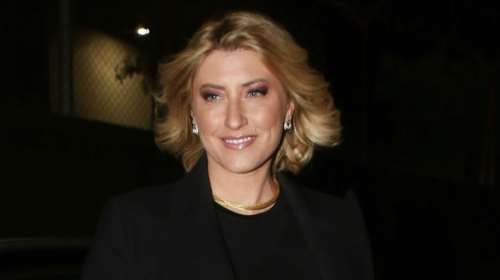 Σία Κοσιώνη: Η total black εμφάνιση στην κοπή πίτας του ΣΚΑΪ με κολάν, μπότες και παλτό