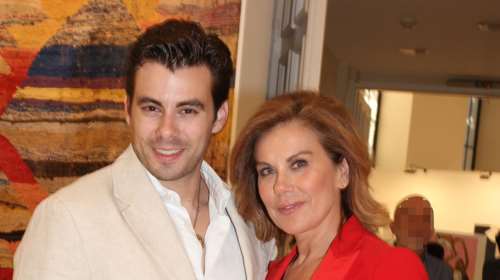 Η Ευγενία Μανωλίδου με τον μεγαλύτερο γιο της Αλέξανδρο στα εγκαίνια της &quot;Αrt Athina&quot;