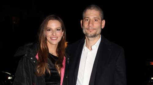 Η Εριέττα Κούρκουλου Λάτση σχολιάζει με χιούμορ την απώλεια των μαλλιών της μετά την εγκυμοσύνη