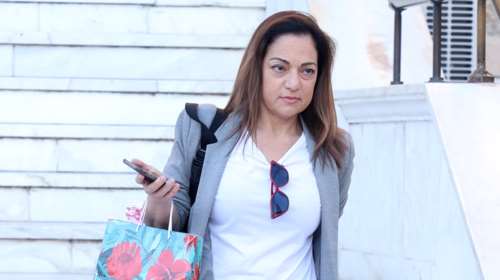 Ελένη Καρακάση σε Σερβετάλη: &quot;Άκου Άρη, έγκλημα είναι να στέλνεις στη ΜΕΘ μωρό από το ξύλο, όχι η άμβλωση&quot;