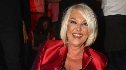 Η Ρούλα Κορομηλά βάζει μπουγάδα και δηλώνει ότι... μισεί τους λεκέδες [εικόνα]