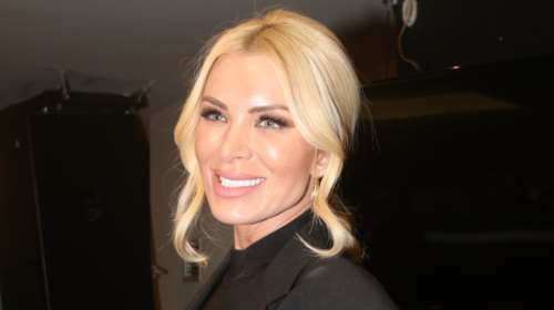 Κατερίνα Καινούργιου: Με μαύρο φόρεμα με διαφάνειες και σορτσάκι στο εστιατόριο του συντρόφου της στο Κολωνάκι