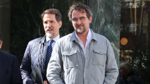 Παύλος - Νικόλαος: Η πρωινή βόλτα με παρόμοια μπουφάν και casual look στο κέντρο της Αθήνας