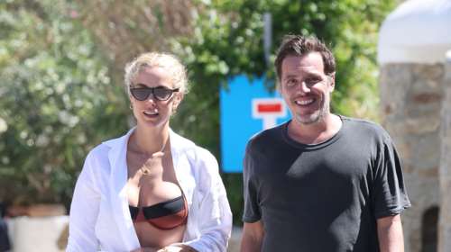 Δούκισσα Νομικού - Δημήτρης Θεοδωρίδης: Σε πλαζ της Μυκόνου