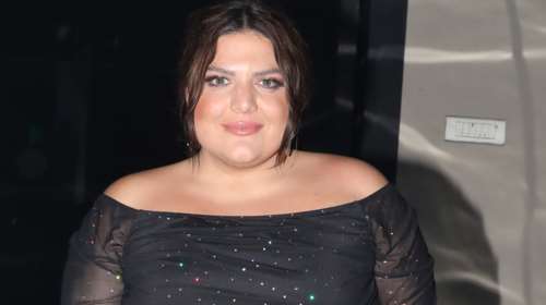 Δανάη Μπάρκα: Πήγε σε βάφτιση με νονά τη μητέρα της - Με αντρική συντροφιά [Εικόνα]