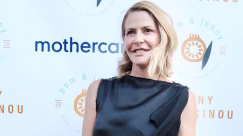 Τζένη Μπαλατσινού: Φωτογραφίζει τον Παναγιώτη Αντώνιο Κικίλια στο πέτρινο σπίτι της στην Πάτμο