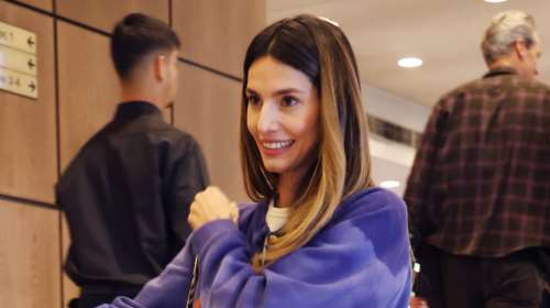 Η girly εμφάνιση της Ηλιάνας Παπαγεωργίου σε event του Star - Με sparkling φούξια δημιουργία [εικόνες]