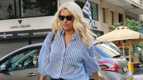 Ατύχημα για την Ελένη Μενεγάκη - Με μπαταρισμένο πόδι στην εκπομπή [βίντεο]