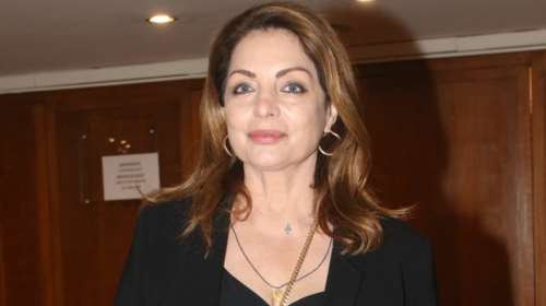 Throwback: Η εντυπωσιακή Αντζελα Γκερέκου με τζιν και πουκάμισο σαν αμαζόνα - Η φωτογράφιση στα &#39;90s