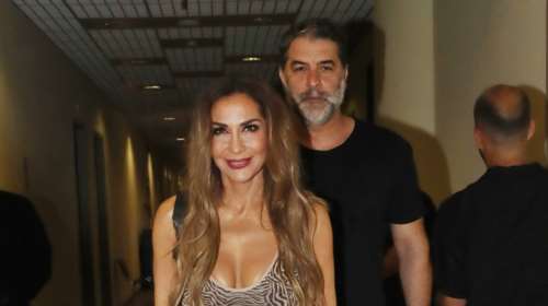 Δέσποινα Βανδή: Με μίνι shirt dress, blazer και YSL τσάντα στην αγκαλιά του Μπισμπίκη στην Νέα Υόρκη