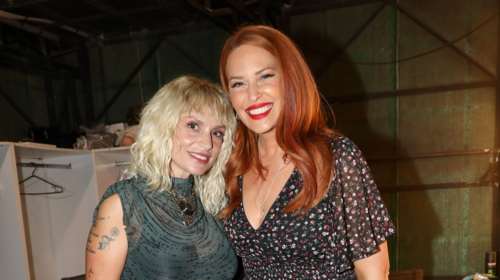 Σίσσυ Χρηστίδου: Χαμογελαστή σε έξοδο μετά την ευχάριστη εξέλιξη στη δικαστική διαμάχη με τον Μαραντίνη