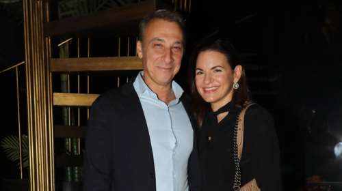 Μια κυρία στα μπουζούκια: Η Ολγα Κεφαλογιάννη, casual με τζιν, πήγε στον Αντώνη Ρέμο [εικόνες]