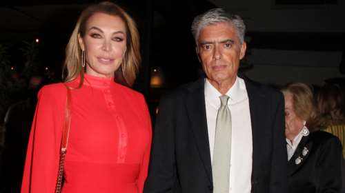 Τατιάνα Στεφανίδου: Το κόκκινο μίντι σύνολο και ο υπέροχος κήπος του σπιτιού της