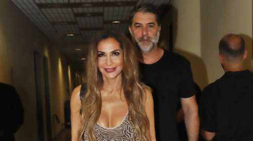 Δέσποινα Βανδή: Η εντυπωσιακή εμφάνιση με καυτό denim σορτσάκι, μπουστιέ και country boots μαζί με τον Μπισμπίκη