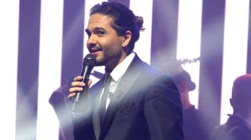 &quot;Κατάντια και ξεφτίλα&quot;: Οργή στο Twitter για τον Χρήστο Μάστορα που τραγούδησε με τον Light μετά το άγριο ξύλο με τον Snik