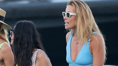Μαριέττα Χρουσαλά - Ντέμι Μουρ: Τα beach look τους στη Μύκονο και οι βόλτες με το σκάφος