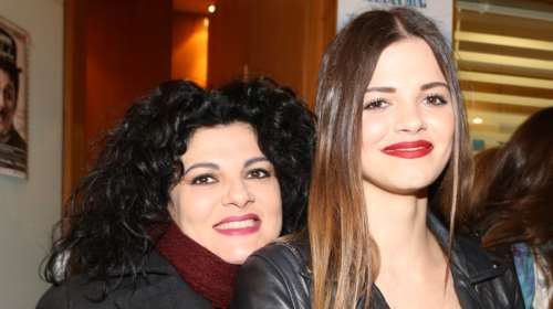 Τζένη Καζάκου: Η κούκλα εγγονή της Καρέζη άλλαξε look &amp; είναι ίδια η γιαγιά της