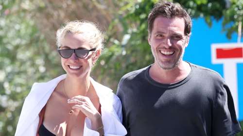 Η Δούκισσα Νομικού στο σπίτι της στη Μύκονο - Με την οικογένειά της και τον πατέρα της, Νίκο Νομικό